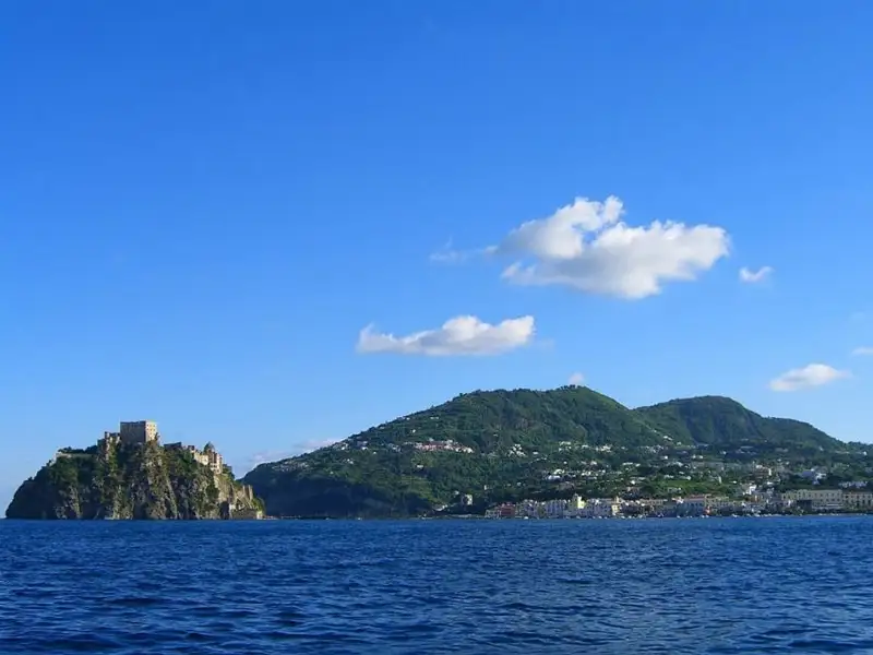 Veduta di Ischia dalla Motonave in Escursione