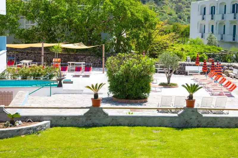 Hotel La Mandorla Ischia - giardino e solarium